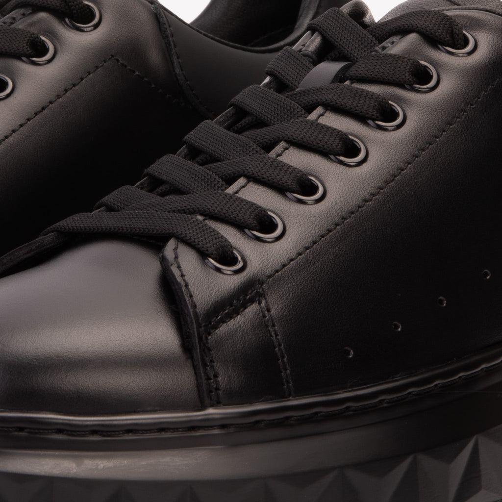 The Linq Black Leather Men Sneaker